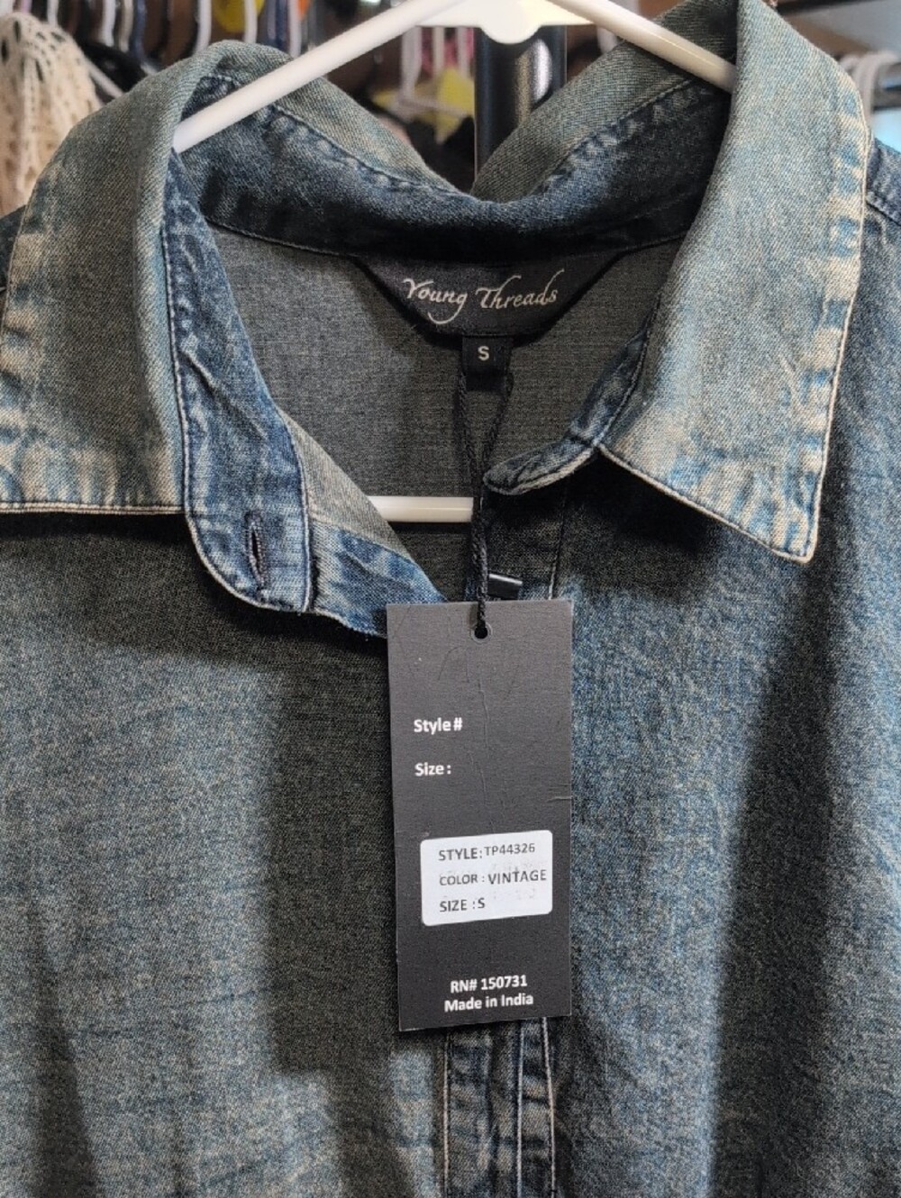 Young Threads Boho Patchwork Denim and Floral Button-Front Women's Top NWT - Picture 2 of 5